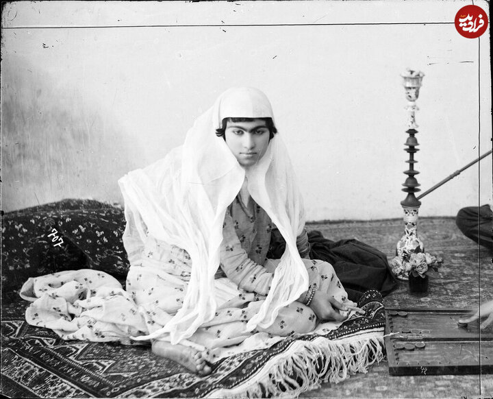عکس پربازدید از تخته نرد باز کردن دختر قاجاری
