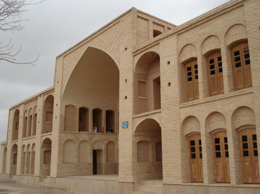 حتما از مجموعه حجت آباد اشکذر بازدید کنید