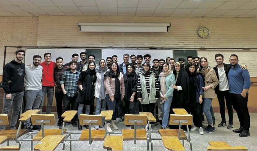 عادل فردوسی‌پور و شاگردانش در دانشگاه شریف