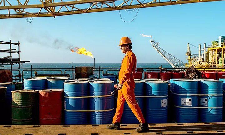 پیش بینی نگران کننده: صادرات نفت ایران ممکن است از سال ۱۴۱۲ به صفر برسد