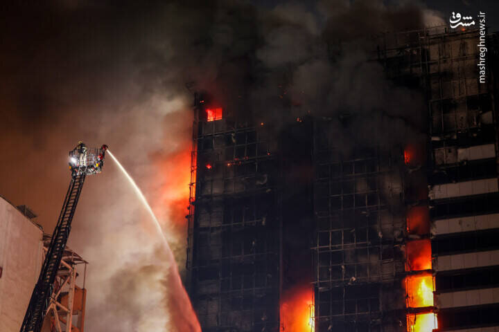 آتش گرفتن هولناک ساختمان ۴ طبقه + کل شهر را دود سیاه فرا گرفت! + فیلم