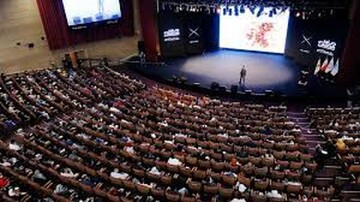 عکس خنده دار از صندلی‌های برج میلاد در یک کنسرت ۷۰۰ هزار تومانی!