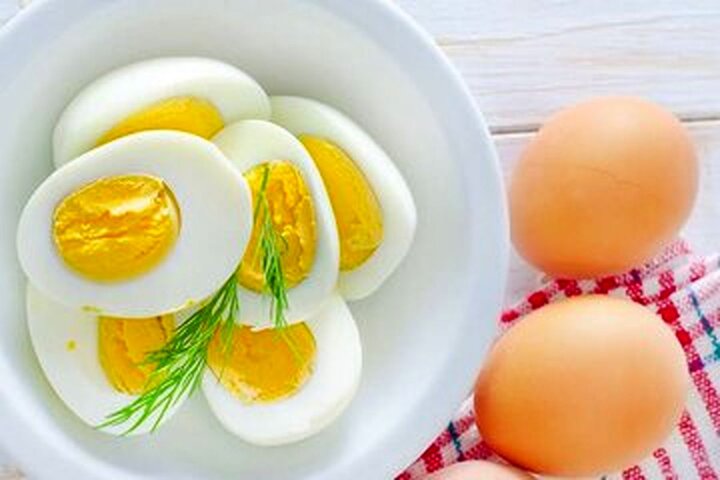 خواص شگفت انگیز خوردن روزانه یک تخم مرغ 