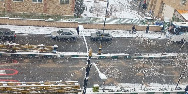 خوشحالی مردم کویر از بارش برف + عکس