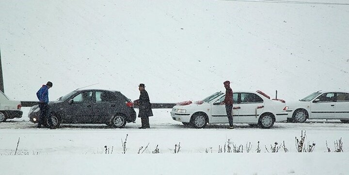 در جاده هراز و فیروزکوه تردد بدون زنجیر چرخ ممنوع شد!
