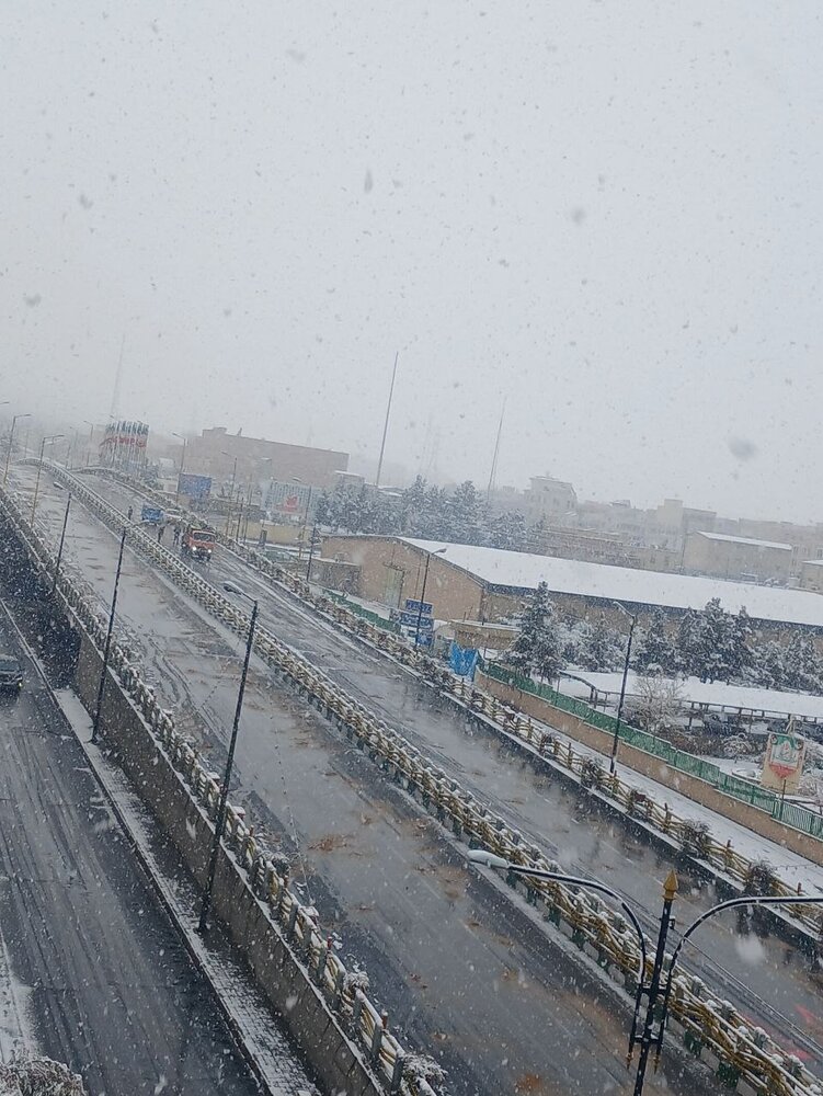 خوشحالی مردم کویر از بارش برف + عکس
