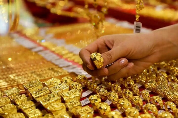  ریزش ادامه دار قیمت طلا و سکه / سکه نیم میلیون تومان دیگر ارزان شد