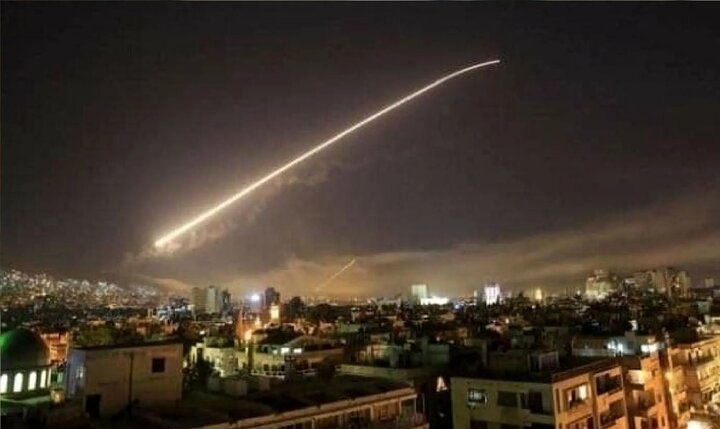 فوری؛ حمله شبانه اسرائیل به این منطقه سوریه | آسمان سوریه بمباران شد!