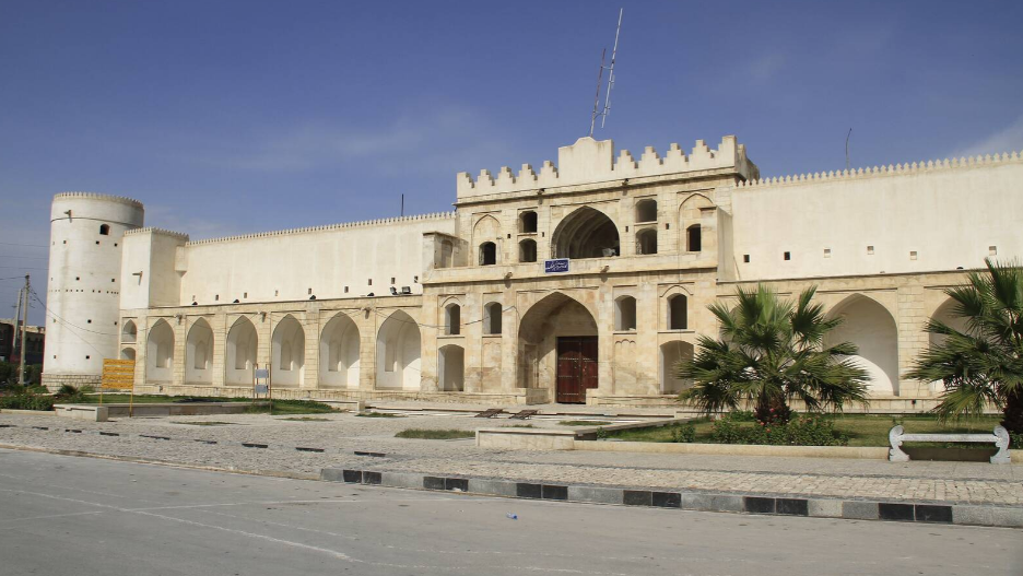 کاروانسرای مشیرالملک کجاست؟