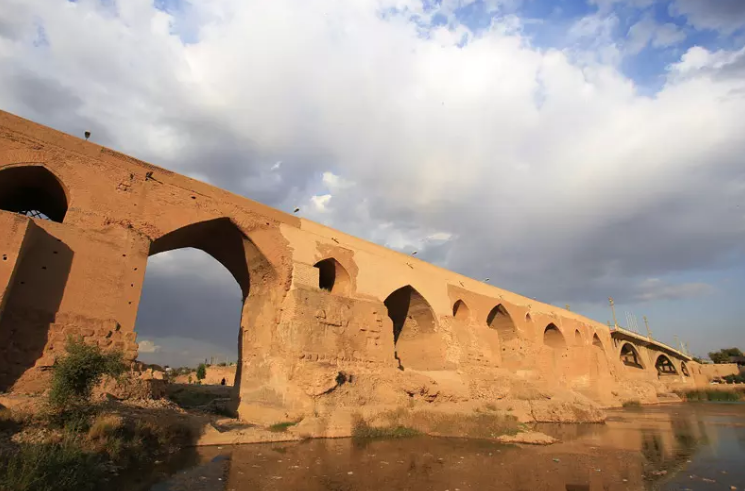 پل قدیم دزفول چند سال قدمت دارد؟