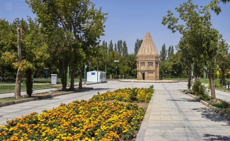 آرامگاه حیقوق نبی را باید دید