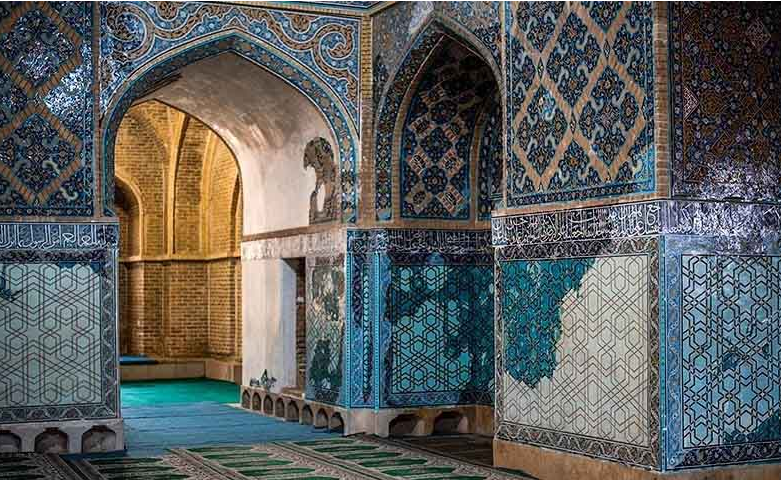 قدمت مسجد کبود چقدر است؟