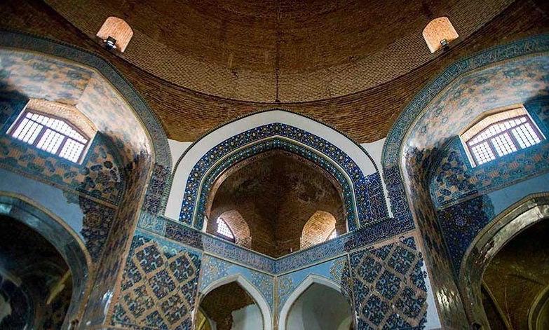 قدمت مسجد کبود چقدر است؟