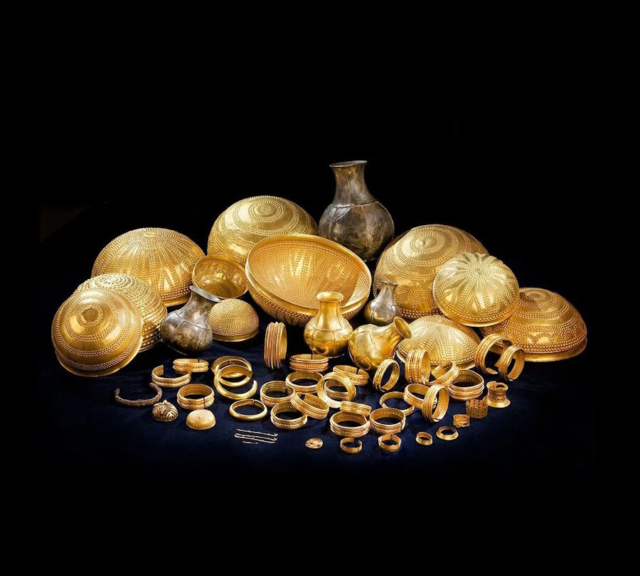 کشف گنج طلای گرانبها با قدمت ۳ هزار سال که از فلزات فضایی ساخته شده است! + فیلم و عکس