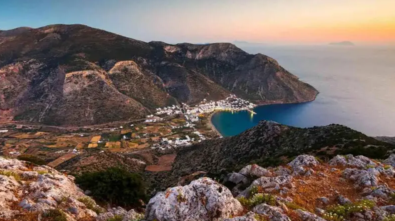 بهترین جزایر یونان برای هر سلیقه؛ از زوج‌های جوان تا خانواده‌ها