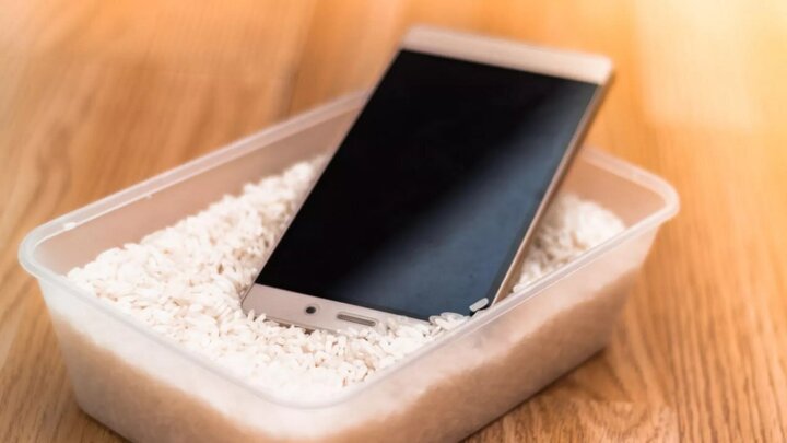 هشدار اپل: موبایل‌ خیس شده را داخل کیسه برنج نگذارید