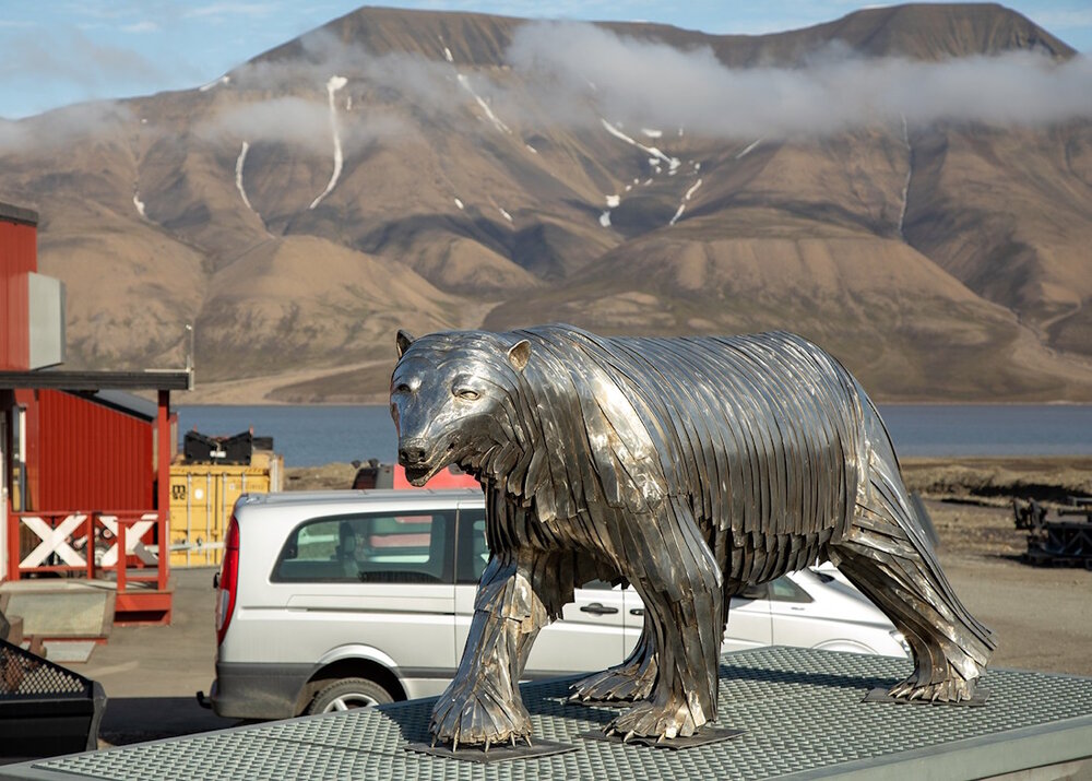 قوانین عجیب شمالی ترین شهر جهان + عکس