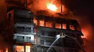 ویدئویی از آتش‌سوزی مرگبار یک ساختمان مسکونی در اسپانیا