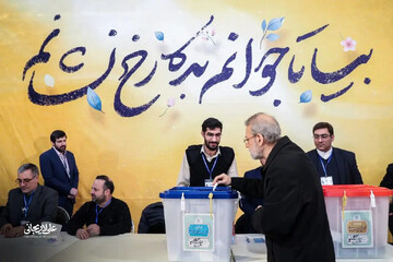 علی لاریجانی پای صندوق رای رفت