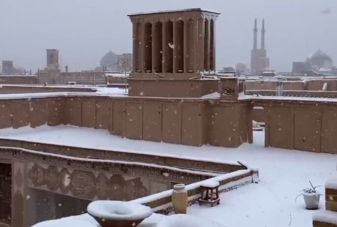فیلم رویایی از خانه هنر یزد زیر بارش برف