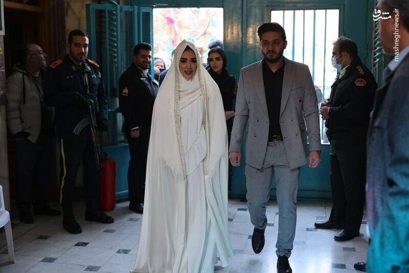 عکس پربازدید از عروس و داماد تهرانی پای صندوق رای