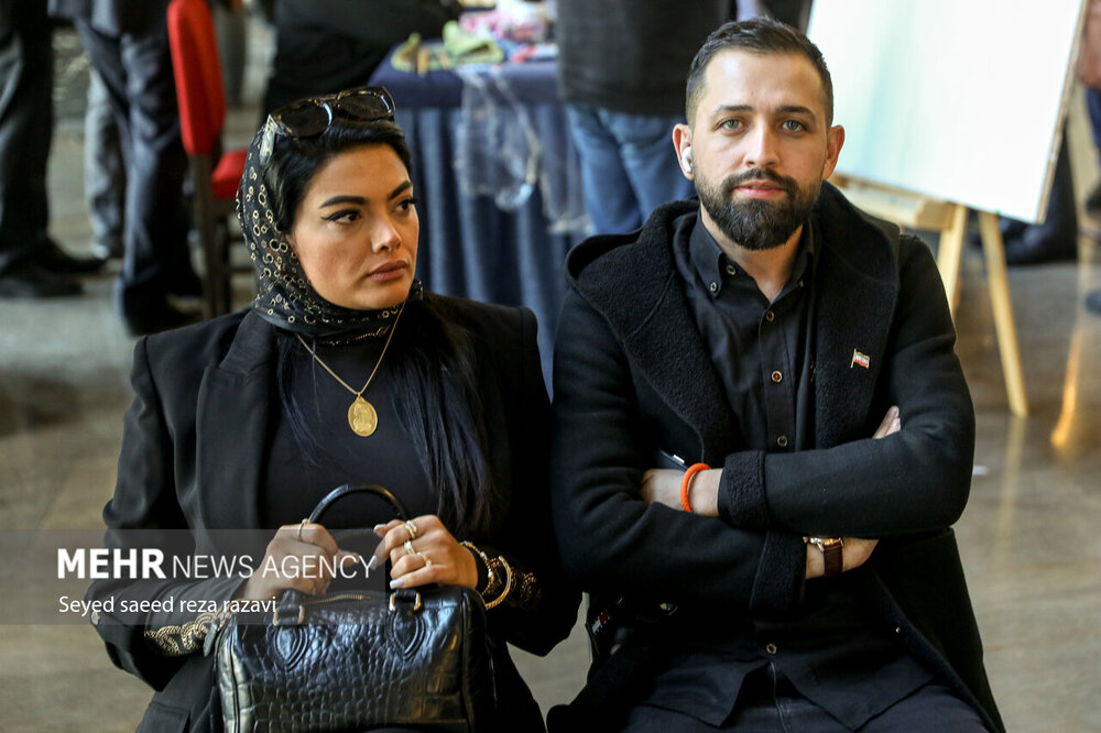 حضور محسن افشانی و همسرش در حوزه اخذ رای + عکس
