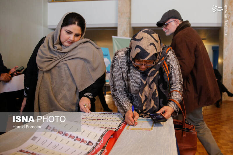 تصاویر دیده نشده از حضور هنرمندان پای صندوق رای در تالار وحدت