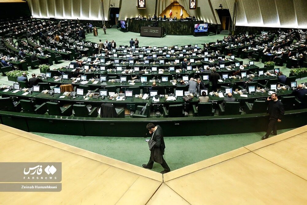 تصاویری از حال و هوای صحن مجلس بعد از انتخابات