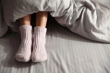 مزایای باورنکردی خوابیدن با جوراب