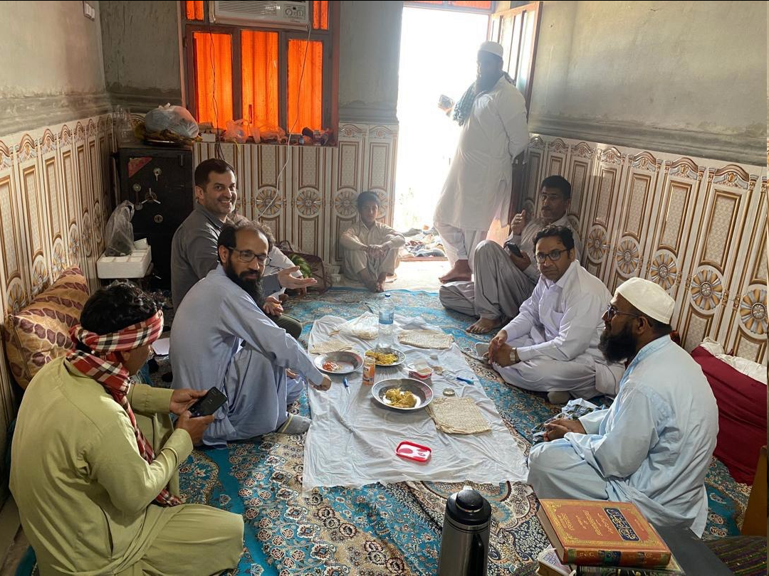 حضور خشایار نادی در مناطق سیل زده سیستان و بلوچستان + تصاویر