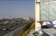 سقوط وحشتناک یک بیلبورد تبلیغاتی در اتوبان کرج-تهران + فیلم