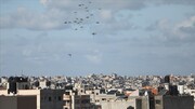 سقوط هولناک کمک‌ بشردوستانه آمریکا بر سر مردم غزه  / چند نفر به شهادت رسیدند + فیلم