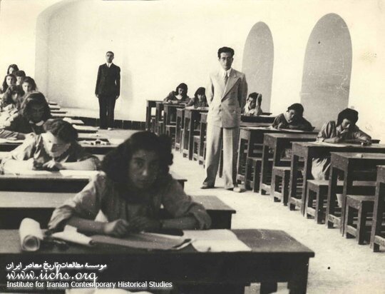 (عکس) تهران قدیم/ مدرسه دخترانه در تهران؛ ۸۰ سال قبل