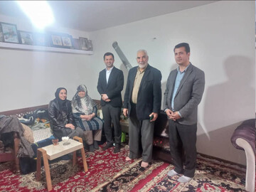 حضور برخی از اعضای ایران متحد در منزل  والدین شهید محمود شفیعی در اسلامشهر