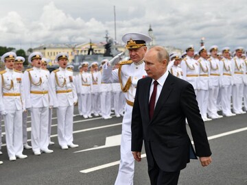 پوتین فرمانده نیروی دریایی روسیه را برکنار کرد