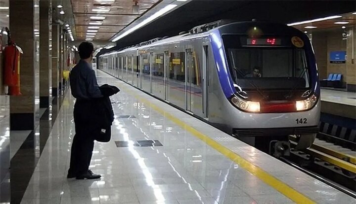 فوت یک نفر در برخورد شدید با مترو در تهران