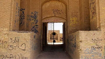 هشدار به مسافران؛ یادگار نویسی روی آثار باستانی یک تا ۱۰ سال حبس دارد