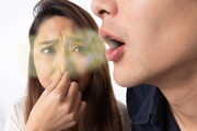 چرا دهان ما بوی بد می دهد؟ + علت بوی بد دهان