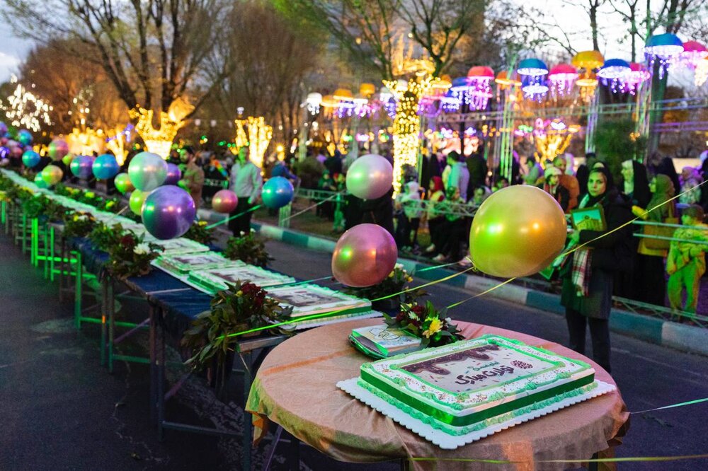 کیک تولد ۲۰۰ متری در بلوار کشاورز تهران