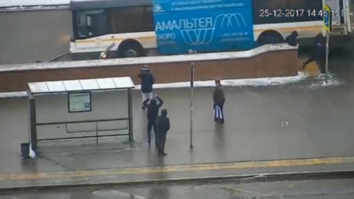 ویدئو هولناک از لحظه ورود عجیب اتوبوس به داخل ایستگاه مترو!