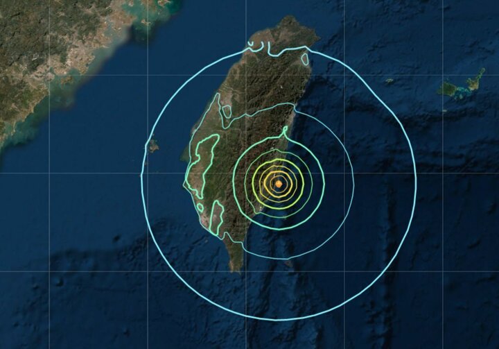 فیلم هولناک از برنامه زنده تلویزیونی در تایوان هنگام زلزله ۷.۵ ریشتری