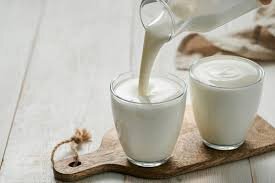 شیر سرد یا گرم: کدام یک برای سلامتی بهتر است؟
