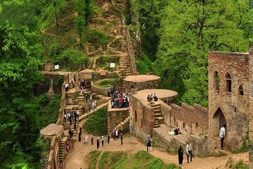 مسیر دسترسی به قلعه رودخان زیبا