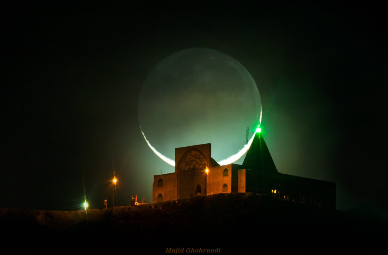 عکس حیرت انگیز از هلال ماه در شب عید فطر در کاشان
