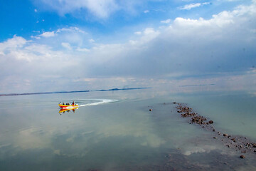 لحظه زیبای ورود آب رودخانه‌ها به دریاچه ارومیه / فیلم