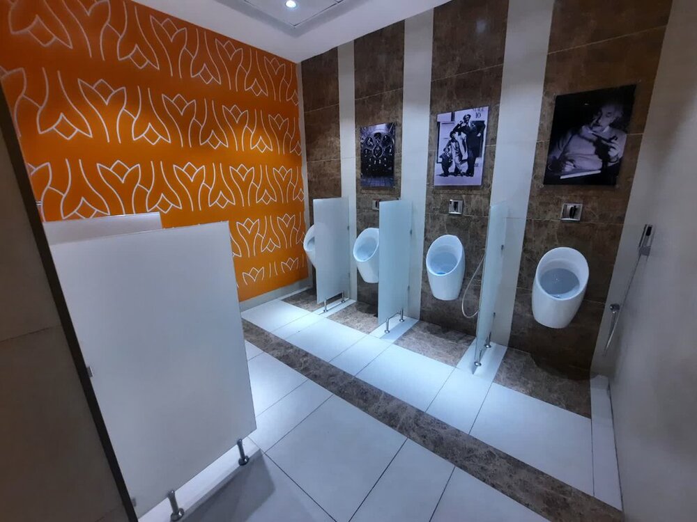 عکسی از دستشویی اروپاییِ یک مرکز خرید در کیش