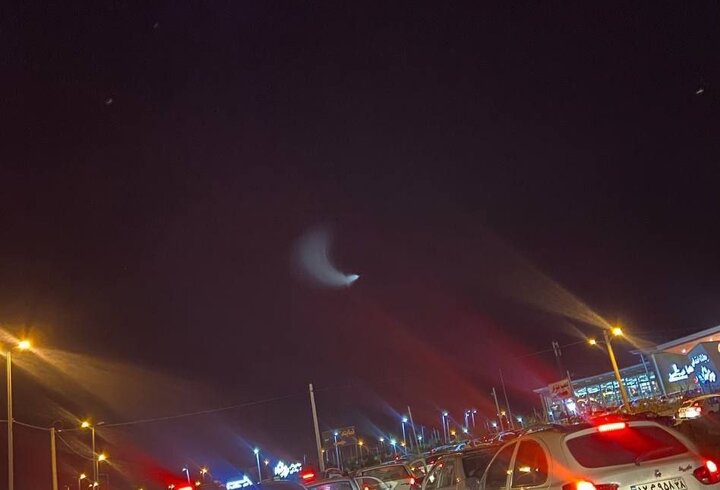 یک شی ناشناخته در آسمان ایران؛ در بسیاری از شهرها دیده شده است! + عکس