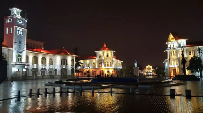 رشت در شب چگونه است؟ / رشت، شهر باران و سبزه، مقصدی دلانگیز برای شبگردی