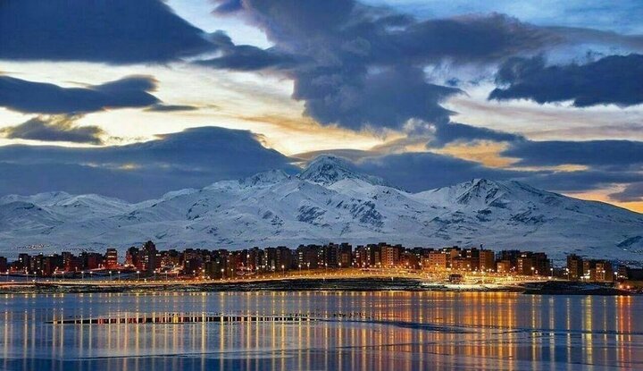 تنها دریاچه طبیعی داخل شهر ایران