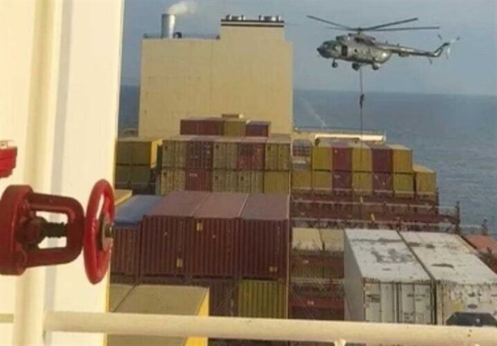 توقیف یک کشتی اسرائیلی را در خلیج فارس توسط سپاه / فیلم